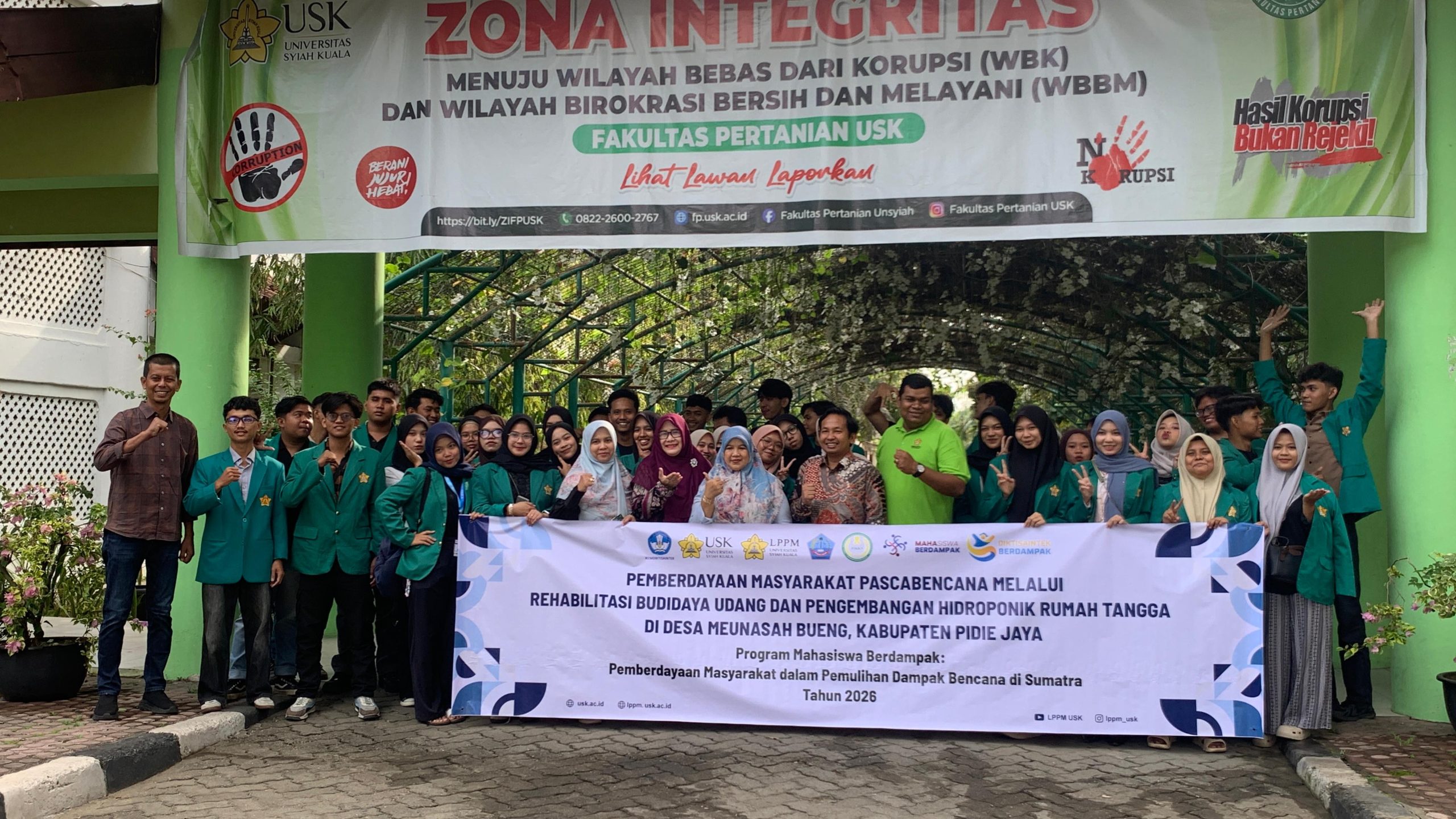 Fakultas Pertanian USK Lepas 50 Mahasiswa untuk Program Pemberdayaan Pascabencana di Pidie Jaya. (Foto: For Nukilan)