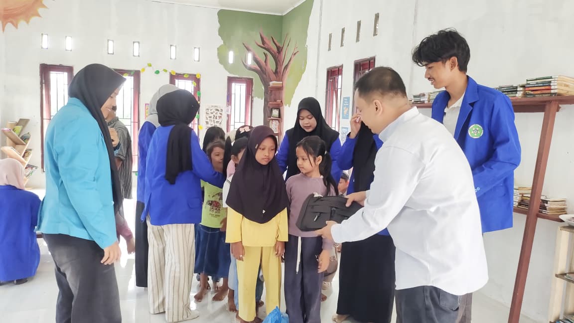 Universitas Samudra Dampingi Anak Terdampak Banjir di Alue Ie Puteh. (Foto: For Nukilan)