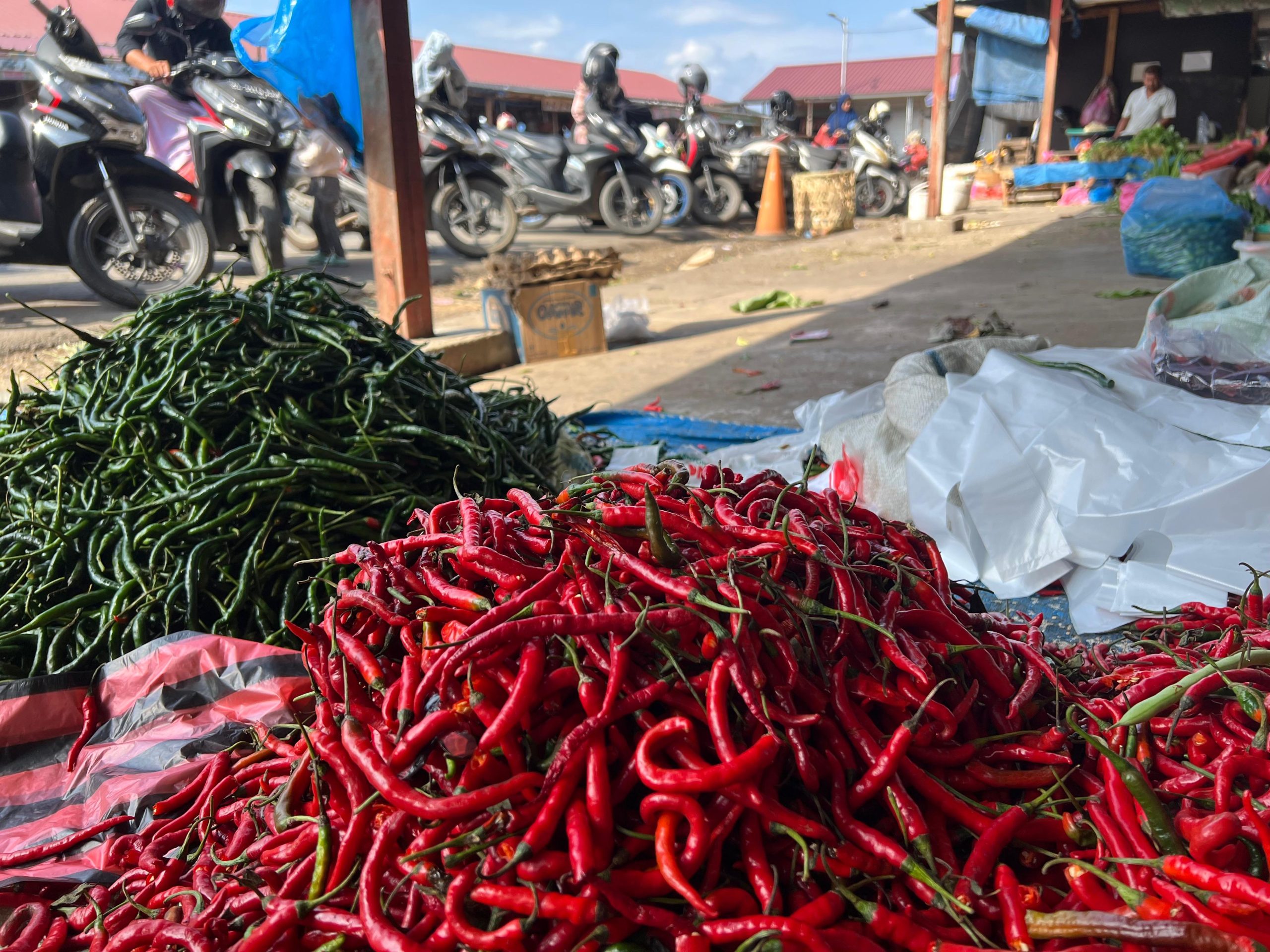 Cabai merah di Pasar Al-Mahirah Lamdingin, Banda Aceh. (Foto: Nukilan/Rezi)