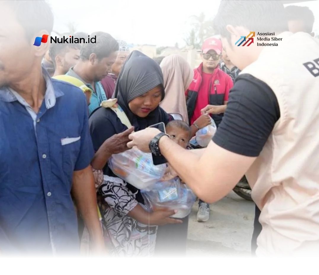 Personel Bea Cukai Langsa menyalurkan bantuan kepada warga terdampak bencana di Aceh Tamiang, Sabtu (21/2/2026). (FOTO: Humas Kanwil Bea Cukai Aceh)