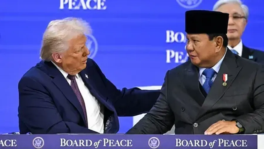 Presiden Prabowo Subianto dan Presiden AS Donald Trump (AFP/ Fabrice Coffrini)