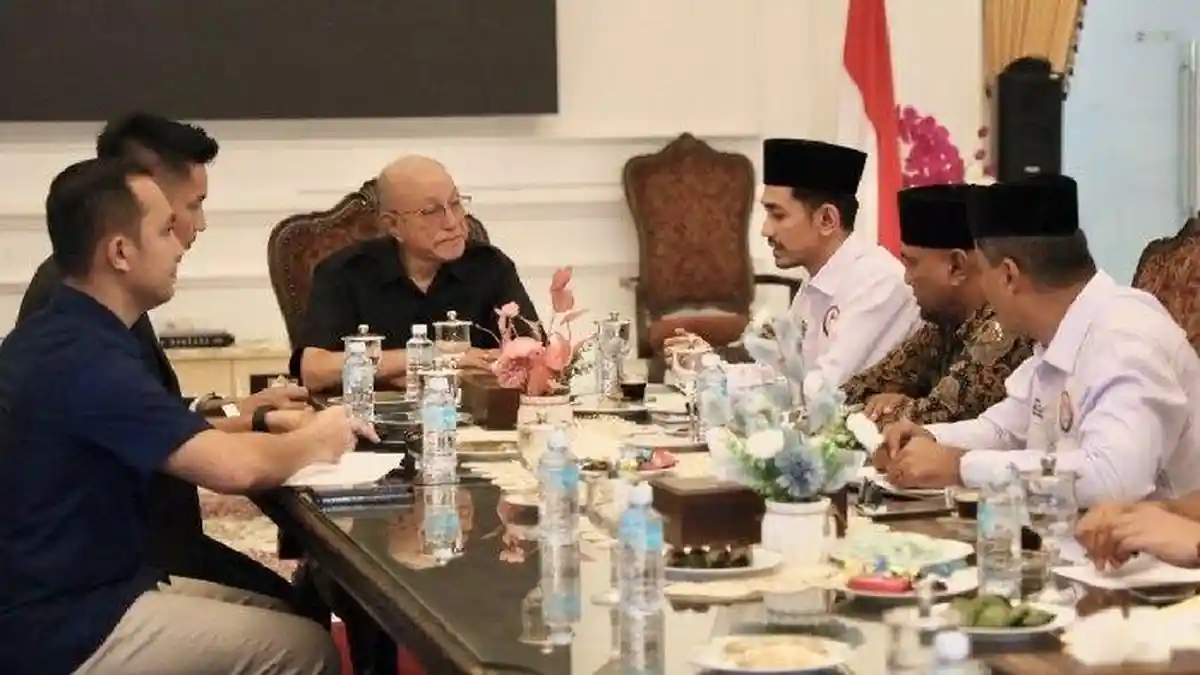 Jajaran Komisioner KPI Aceh melakukan pertemuan dengan Wali Nanggroe Aceh Malik Mahmud Al-Haytar di Mess Wali Nanggroe, Lampeuneurut, Aceh Besar, Rabu (28/1/2026). (Foto: Humas KPI Aceh)