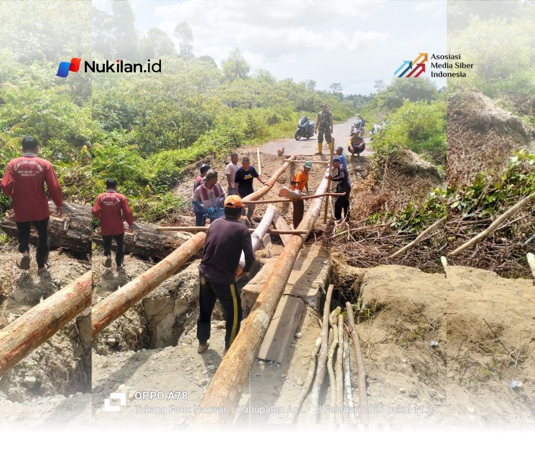 Akses Jalan Kuala Baru Putus, Warga Patungan Bangun Jembatan Darurat. (Foto: For Nukilan)