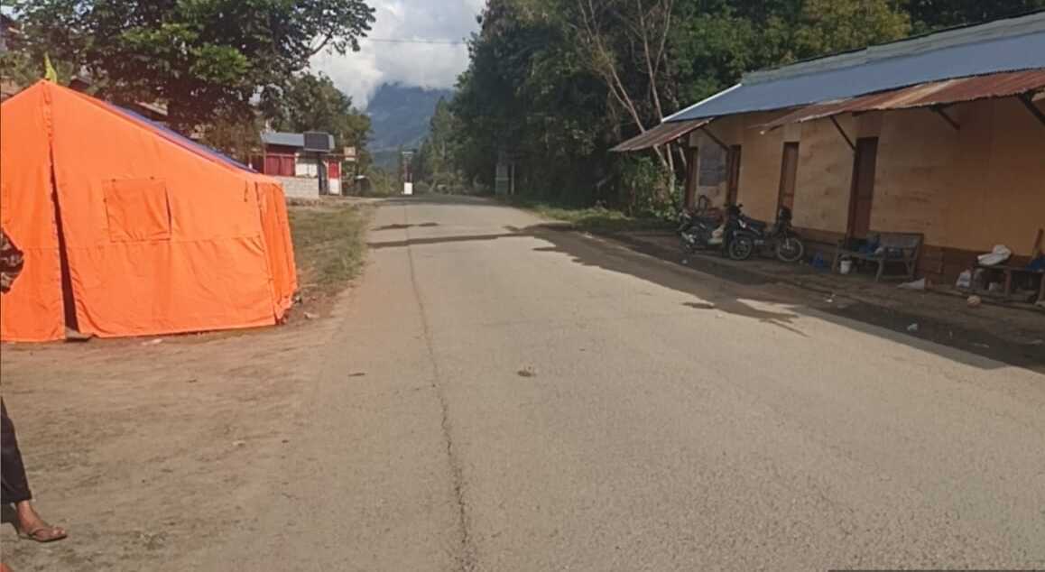 Kondisi tenda pengungsian di Desa Merodot, Kecamatan Bintang. (Foto: Dok pribadi Wedy Sastra Yoga).