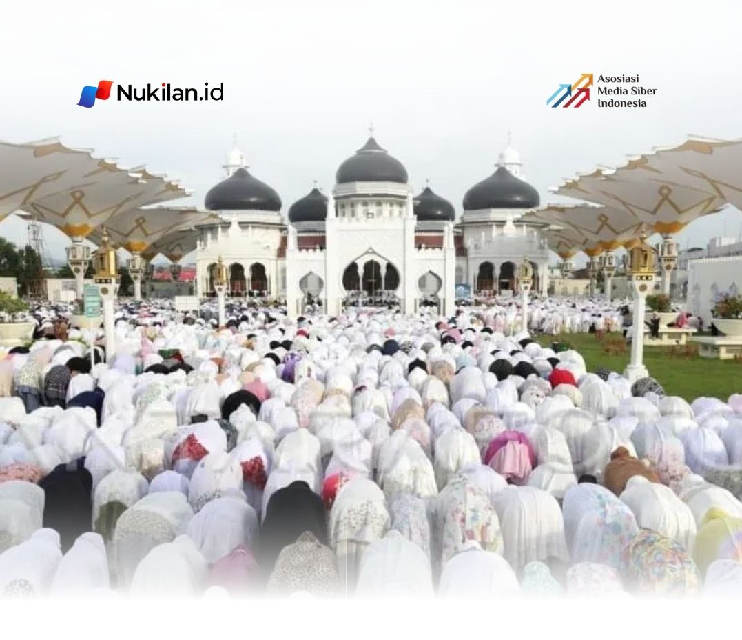 Umat muslim melaksanakan ibadah shalat Id atau sembahyang hari Raya Idul Fitri di Masjid Raya Baiturrahman, Banda Aceh, Aceh (FOTO: ANTARA)