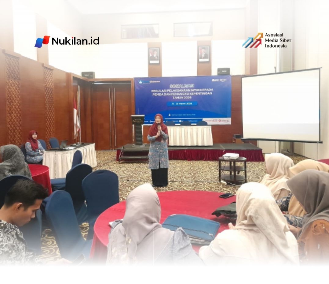 Kepala Perwakilan Ombudsman RI Provinsi Aceh, Dian Rubianty, saat menjadi narasumber dalam kegiatan sosialisasi regulasi pelaksanaan SPMB 2026 yang digelar Balai Penjaminan Mutu Pendidikan (BPMP) Provinsi Aceh di Hermes Palace Hotel, Banda Aceh, Kamis (12/3/2026). (Foto: For Nukilan)