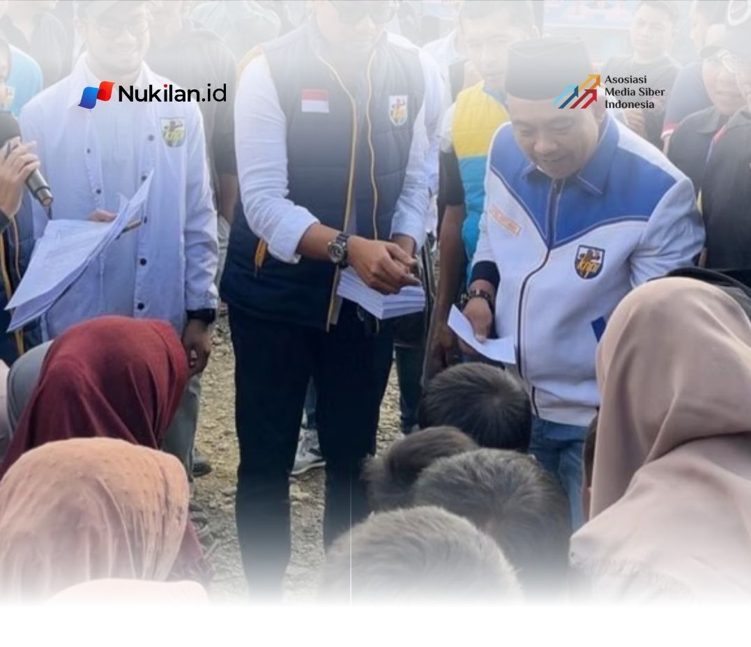 KNPI menyalurkan bantuan kepada anak-anak korban banjir Aceh. (Foto: KNPI)