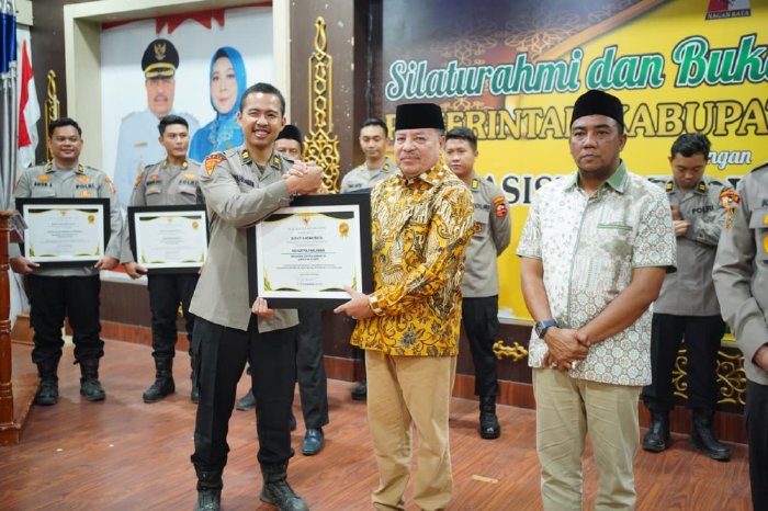 Bupati Nagan Raya Apresiasi 20 Mahasiswa STIK-PTIK atas Pengabdian Pascabencana. (Foto: Humas Nagan Raya)