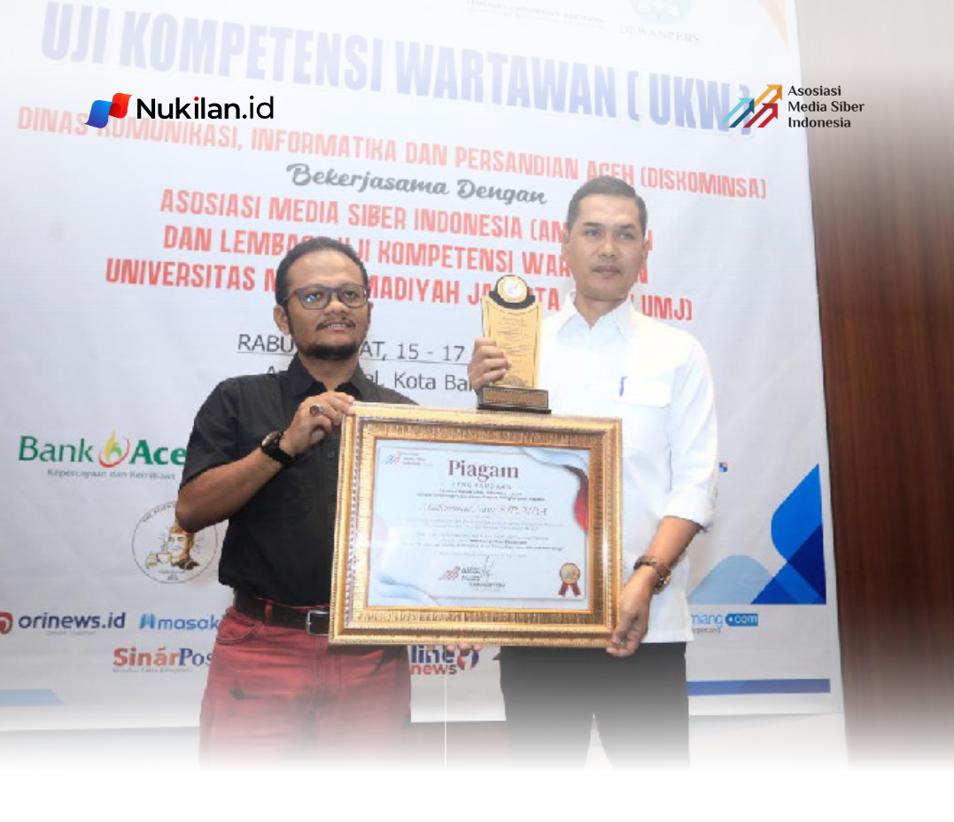Sekretaris Daerah Aceh secara resmi membuka kegiatan Uji Kompetensi Wartawan (UKW) dan Seminar Nasional Asosiasi Media Siber Indonesia (AMSI) Aceh
Tahun 2026 yang digelar di Hotel Ayani, Banda Aceh, Rabu (15/4/2026). (Foto: humas Pemerintah Aceh)