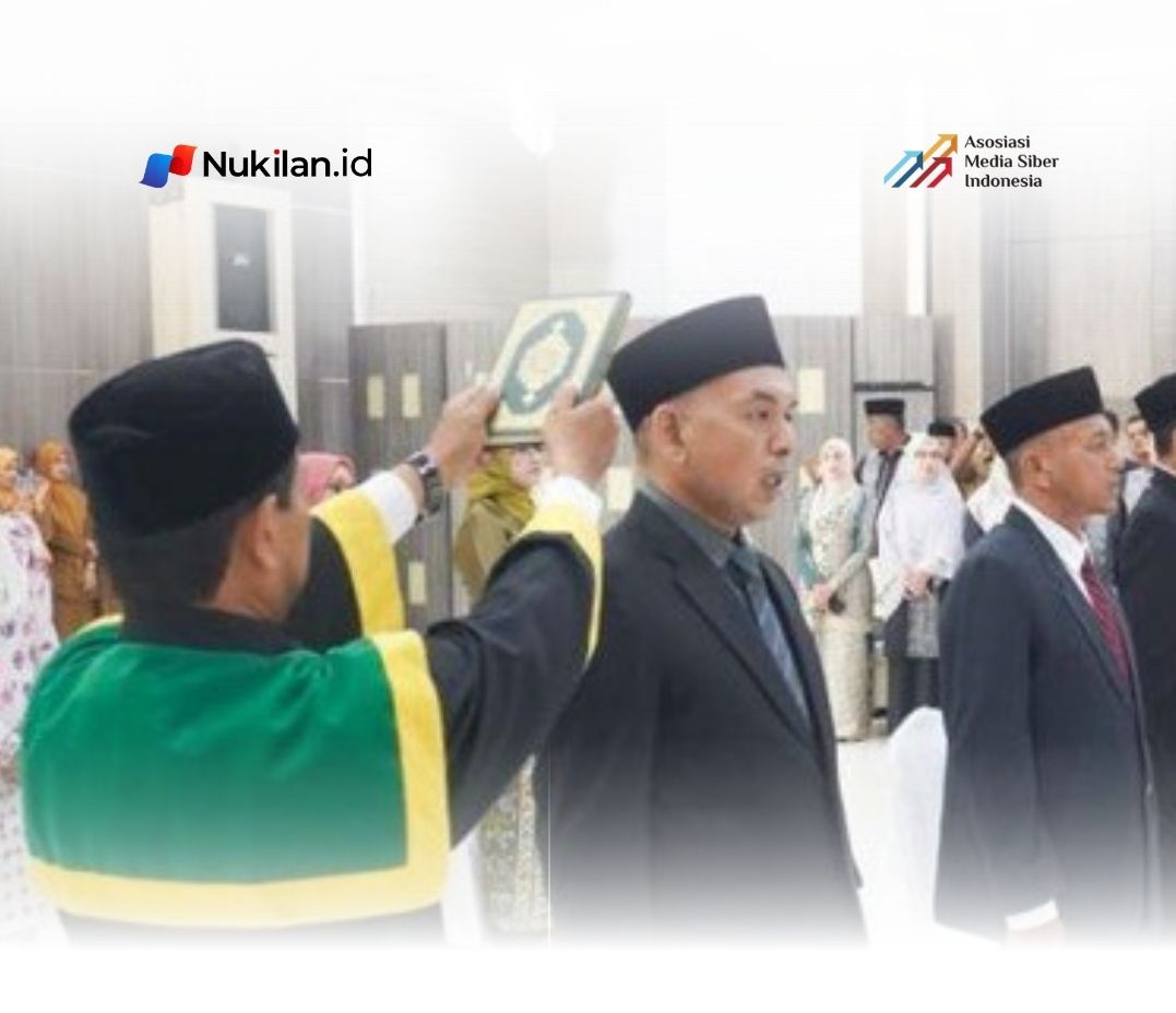 Wali Kota Banda Aceh Illiza Sa'aduddin Djamal melantik Muhammad Zubir sebagai Kadiskominfo. (Foto: Dok. Diskominfo Banda Aceh)