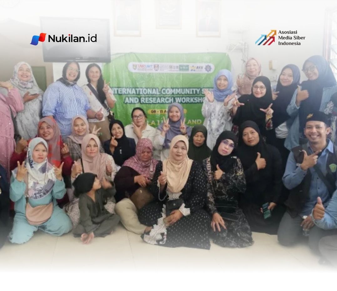 Dosen UTU dan AKN Aceh Barat Foto Bersama di Malaysia. (Foto: Dara)