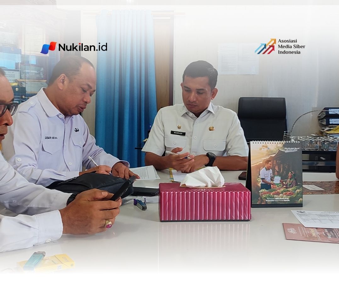Baitul Mal Kabupaten Aceh Selatan bersama Dinas Kependudukan dan Pencatatan Sipil (Disdukcapil) Aceh Selatan menggelar rapat koordinasi membahas rencana pelaksanaan Program Layanan Mustahiq Terpadu di lingkungan Disdukcapil setempat. (FOTO: FOR NUKILAN)