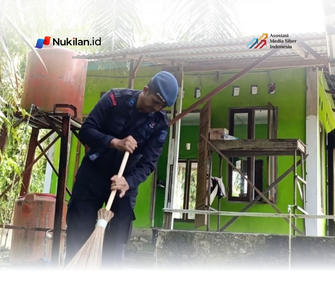Brimob Aceh Gelar Aksi Bersih Mushola Ar-Rahman. (Foto: For Nukilan)