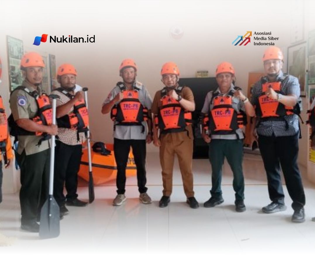 BPBD Banda Aceh Salurkan Pelampung dan Helm untuk Penjaga Pantai. (FOTO: HUMAS BNA)