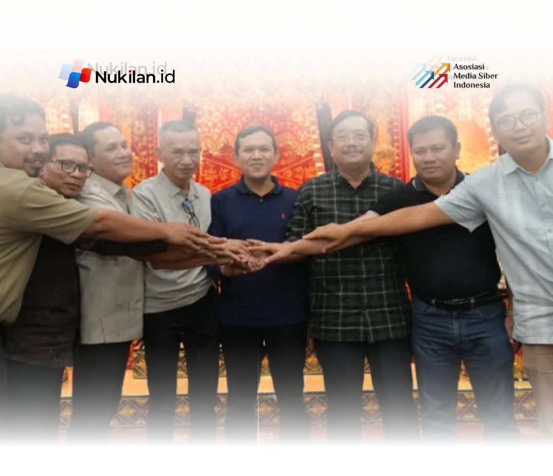 Wakil Gubernur Aceh, Fadhlullah, SE didampingi Asisten Pemerintahan dan Keistimewaan Sekda Aceh, Drs. Syakir, Asisten Administrasi Umum, Sekda Aceh, Dr. A. Mirtala dan Kepala Inspektur Aceh, Abdullah kembali menyelesaikan perselisihan antara Bupati Aceh Singkil, Safriadi Oyon, dengan Dewan Perwakilan Rakyat Kabupaten (DPRK) Aceh Singkil terkait pengesahan Rancangan APBK Tahun 2026, Sabtu malam, 18/05/2026. (Foto: Humas Pemerintah Aceh)