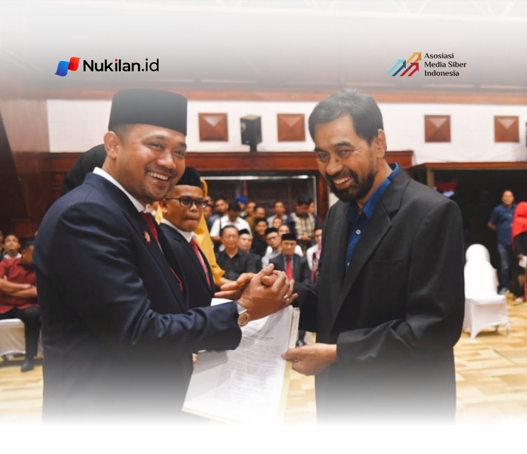 Mualem melantik tiga Kepala Satuan Kerja Perangkat Aceh (SKPA) dalam sebuah prosesi di Anjong Mon Mata, Komplek Meuligoe Gubernur Aceh, Jumat (10/4/2026). (FOTO: FOR NUKILAN)