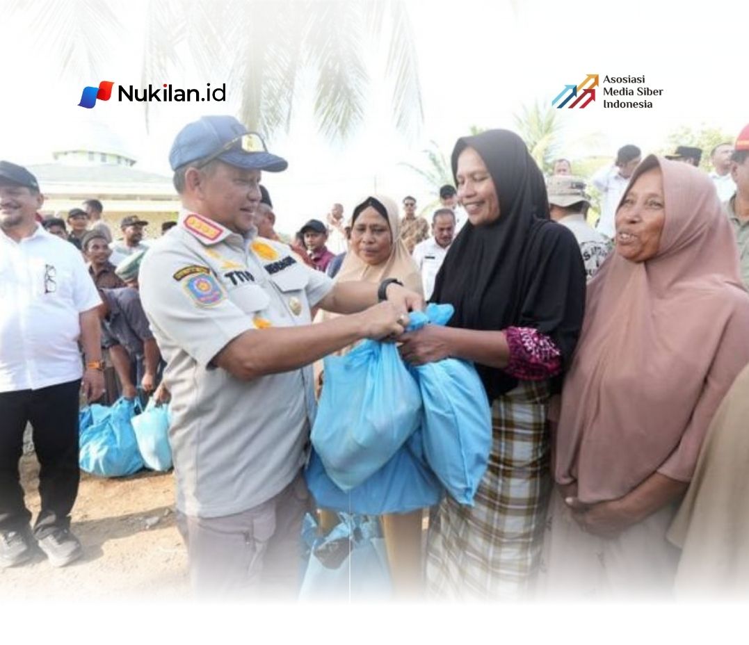 Mendagri Muhammad Tito Karnavian meninjau langsung kondisi pengungsi di Kabupaten Aceh Tamiang. (Foto: DOK. Kemendagri.)
