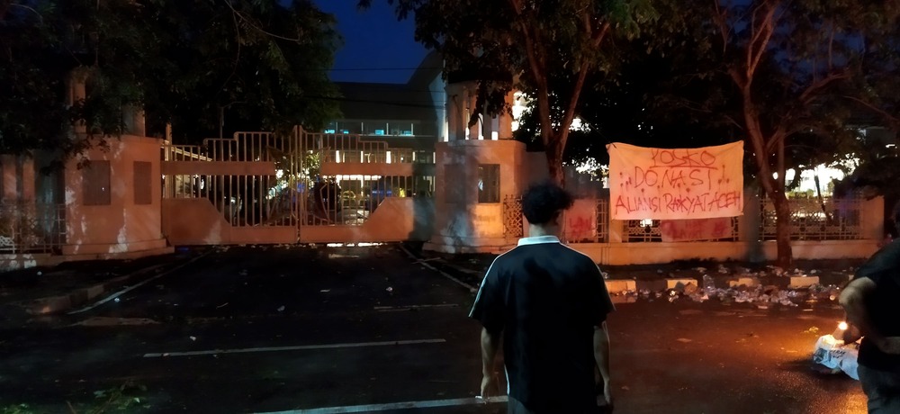 Aksi demonstrasi tolak Pergub JKA Jilid III yang ricuh. (Foto: Nukilan/Sammy)