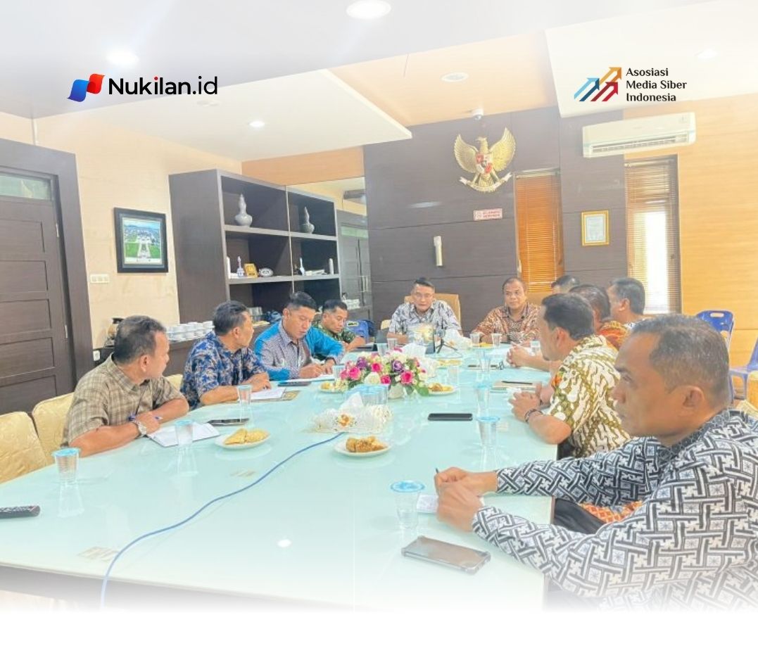 Pemerintah Kota Banda Aceh melalui Dinas Koperasi, Usaha Kecil Menengah, dan Perdagangan (Diskopukmdag) menggelar rapat penataan dan pemberdayaan Pedagang Kaki Lima (PKL) di ruang rapat Sekda Banda Aceh, Kamis (30/04/2026). (FOTO: FOR NUKILAN)