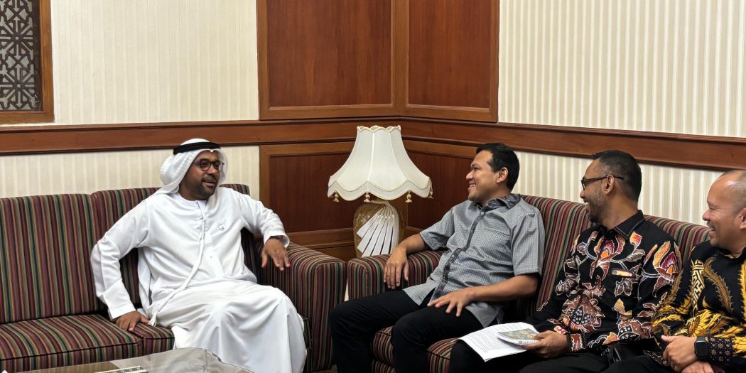 Wakil Gubernur Aceh, H. Fadhlullah, beserta rombongan bersilaturahmi dengan Duta Besar Uni Emirat Arab (UEA) untuk Indonesia, Abdulla Salem Al-Dhaheri, di Kedutaan Besar Uni Emirat Arab, Jakarta, Senin, (25/5/2026). (Foto: Humas Aceh)