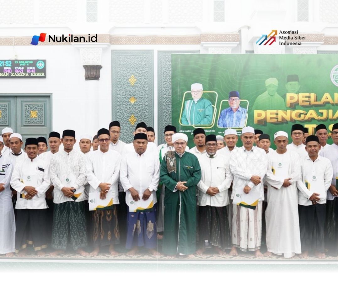 Abu Syekh H. Hasanoel Basri HG melantik pengurus Cabang Tastafi (Pengajian Tauhid, Tasauf, dan Fiqih) Aceh Tengah dan Bener Meriah dalam rangkaian pelantikan pengurus Tastafi se-Aceh yang berlangsung di Banda Aceh, Jumat malam, 15 Mei 2026. (FOTO: FOR NUKILAN)