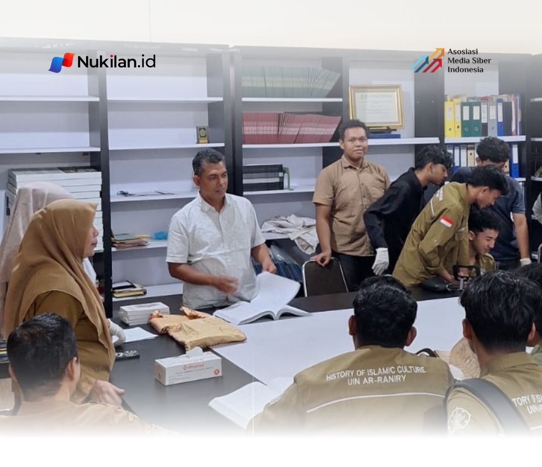 Mahasiswa Program Studi Sejarah dan Kebudayaan Islam (SKI) Fakultas Adab dan Humaniora UIN Ar-Raniry Banda Aceh mengikuti praktikum manuskrip di Museum Aceh, Selasa (5/5/2026). (Foto: For Nukilan)