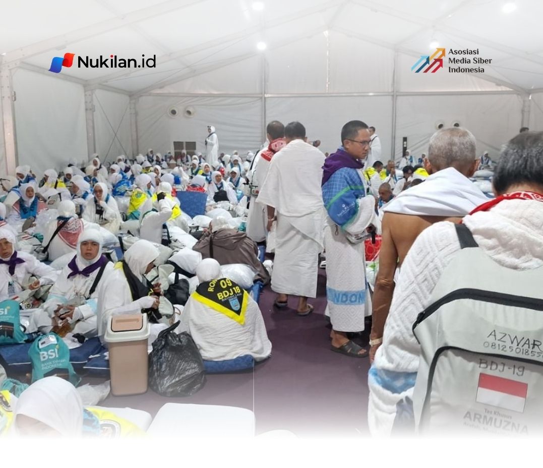 Jemaah haji Indonesia berkumpul di tenda Arafah, Makkah, menjelang wukuf, Selasa (26/5/2026).(Foto: Kompas/Pythag Kurniati)