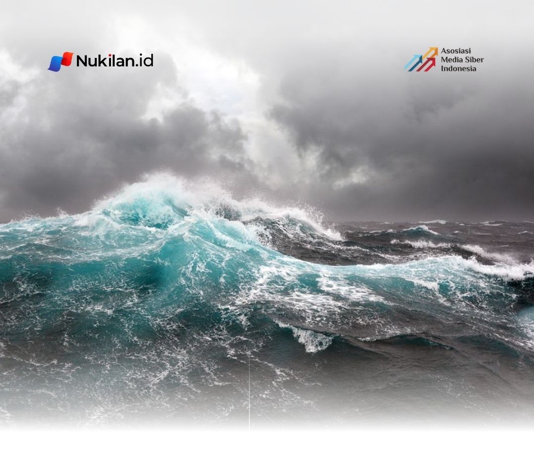 Ilustrasi gelombang tinggi, gelombang pasang, gelombang ekstrem. Perubahan iklim dan siklus Bulan dapat menyebabkan bencana ganda di Bumi, yakni banjir besar.(FOTO: SHUTTERSTOCK/andrejs polivanovs)