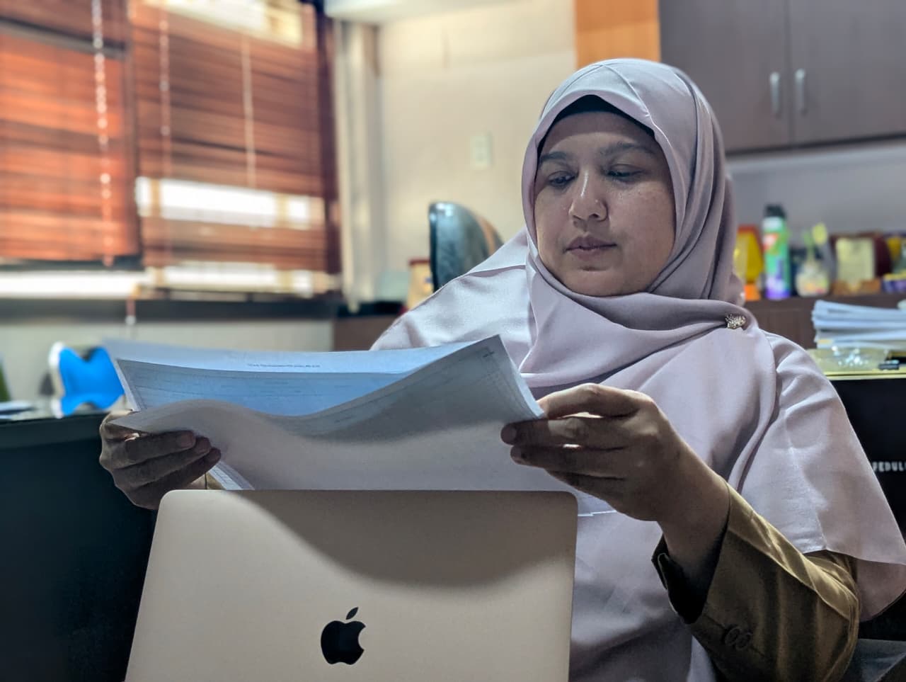 Analis Kebijakan Ahli Muda Bidang Minerba ESDM Aceh, Debi Mutia. Foto: (Mardili/Bithe.co).