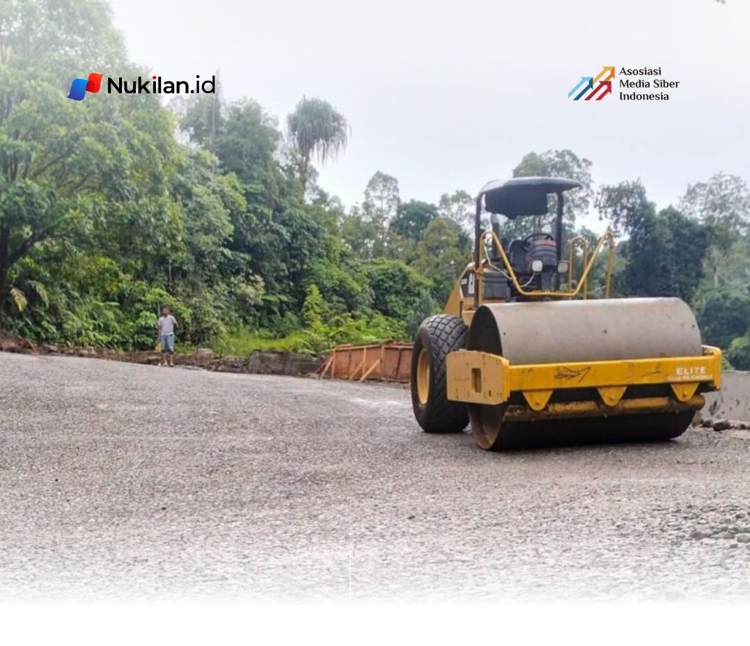 Proses pembangunan jalan Enang-enang secara Swadaya. (Foto: Dok Qadri)