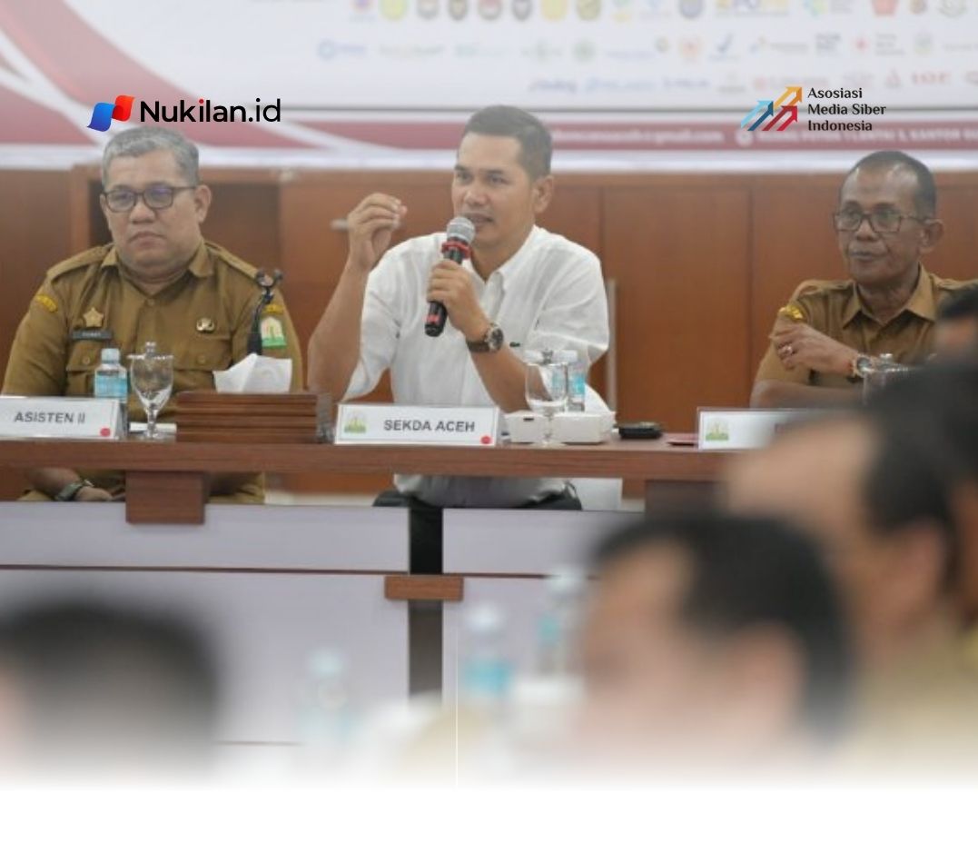 Sekretaris Daerah (Sekda) Aceh M. Nasir menerima audiensi sekitar 15 mahasiswa dari berbagai kampus di Posko Penanggulangan Bencana Kantor Gubernur Aceh, Selasa (23/6/2026). (Foto: For Nukilan)