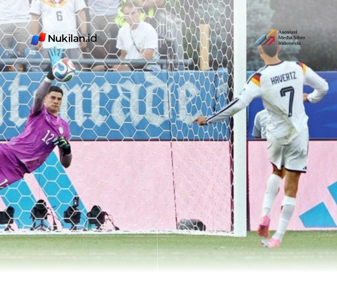 Orlando Gill jadi bintang kemenangan Paraguay atas Jerman di adu penalti. (FOTO: REUTERS/Peter Cziborra)