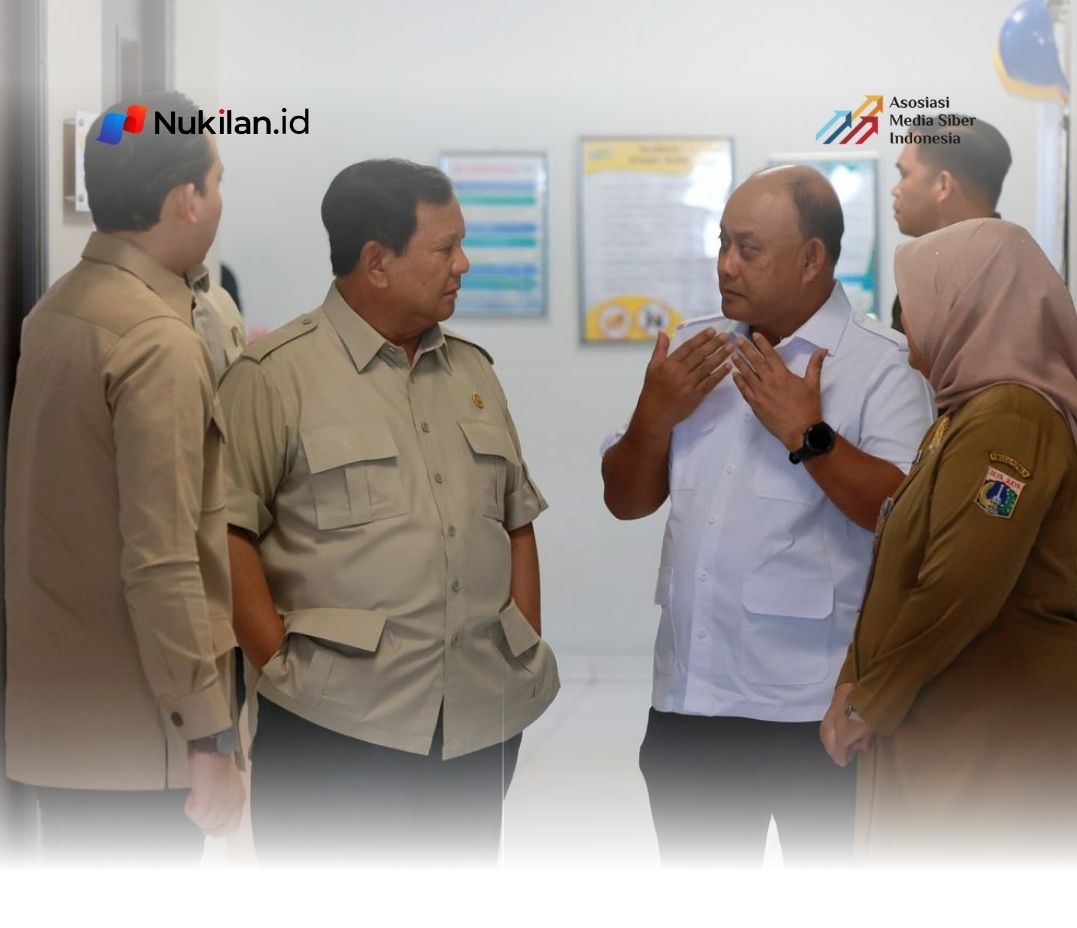 Presiden RI Prabowo Subianto bersama Kepala BGN Dadan Hindayana di RS Koja, Jakarta Utara, Selasa (16/12/2025).(Tim Media Prabowo Subianto)