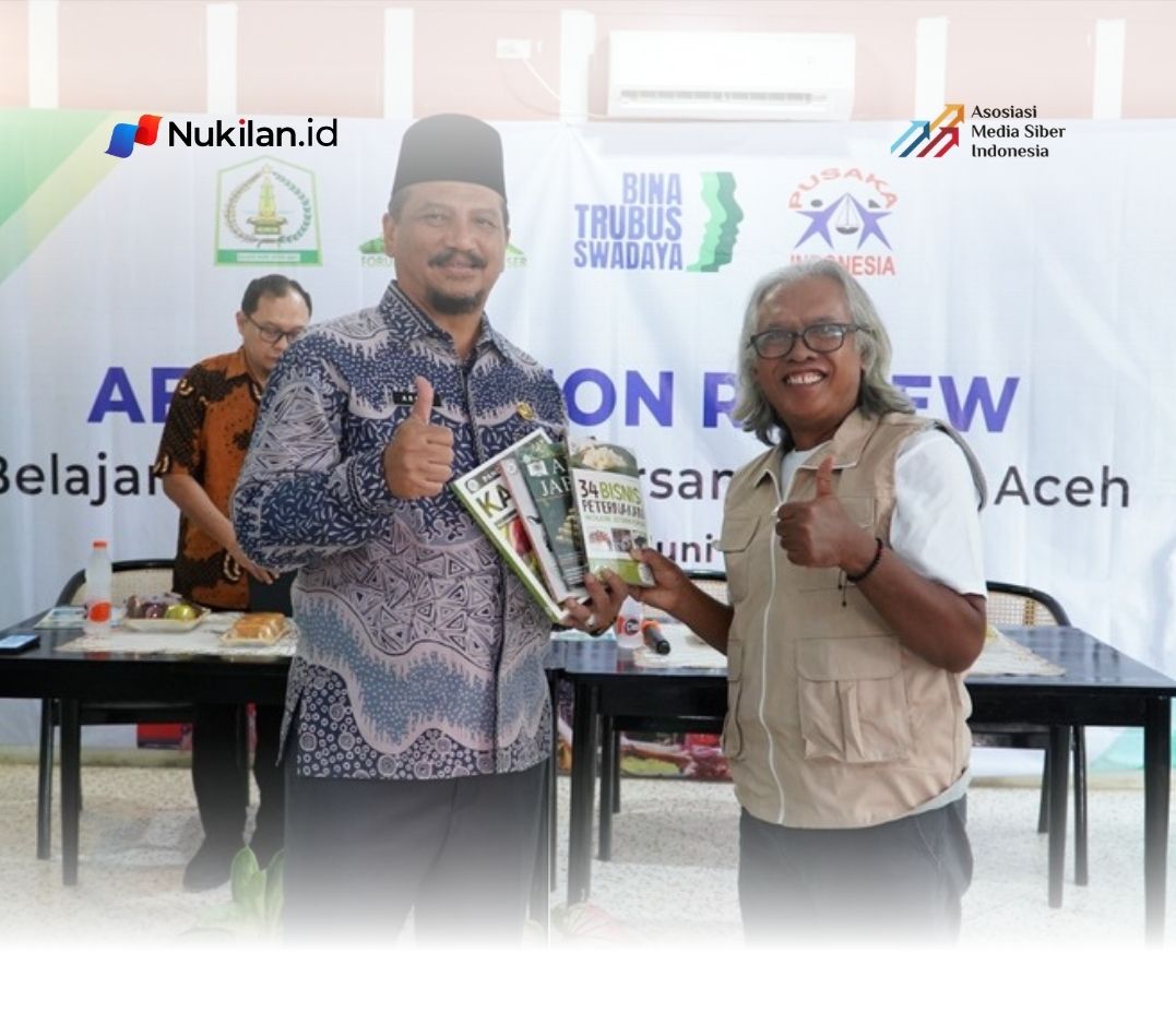Bupati Aceh Tamiang, Irjen Pol (Purn) Drs. Armia Pahmi, MH, saat menghadiri diskusi After Action Review (AAR) bersama kelompok relawan dan perangkat kampung yang berlangsung di Kafe Jatuh Hati, Karang Baru, Kamis (4/6/2026). (Foto: For Nukilan)