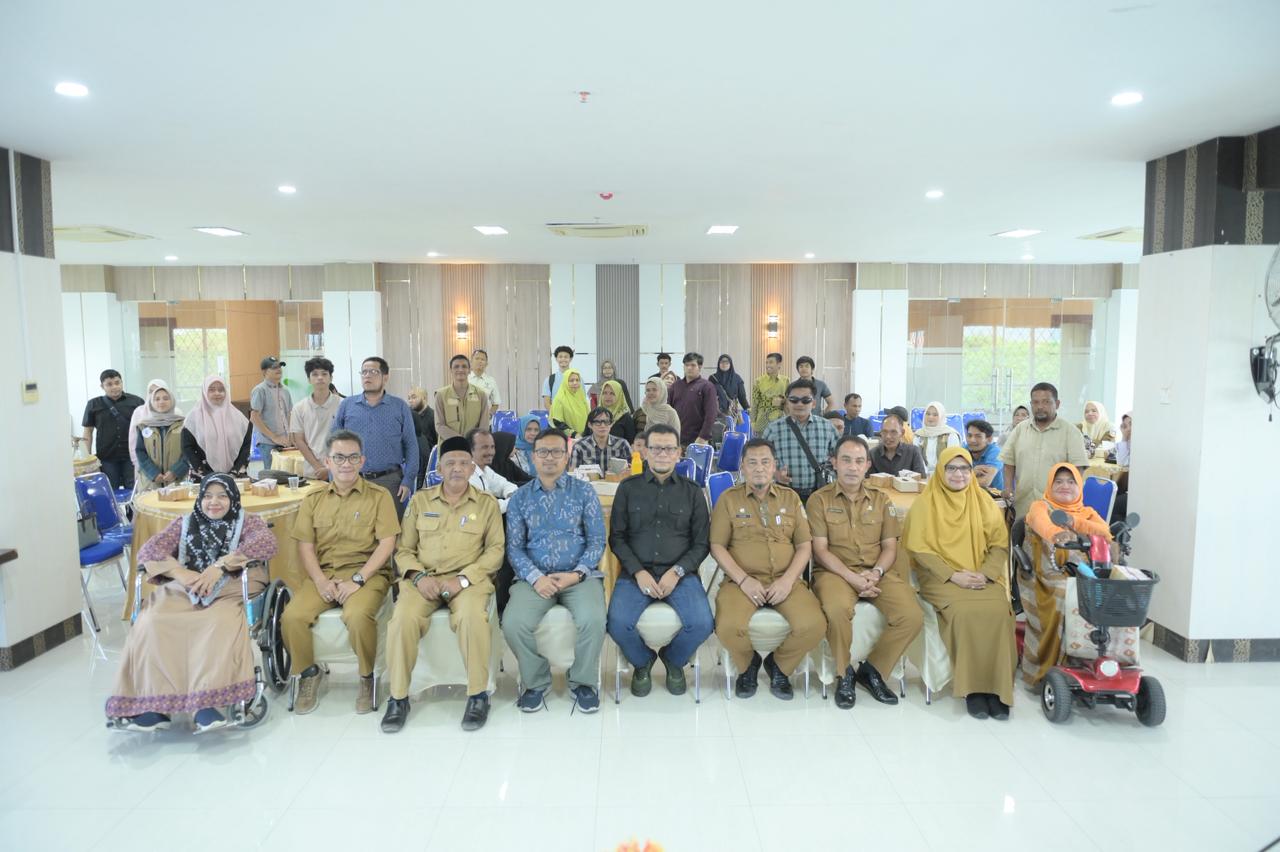 Dewan Perwakilan Rakyat Kota (DPRK) Banda Aceh menampung berbagai aspirasi dari warga penyandang disabilitas melalui Rapat Dengar Pendapat Umum (RDPU) yang digelar pada Senin (25/5/2025). (Foto: For Nukilan)