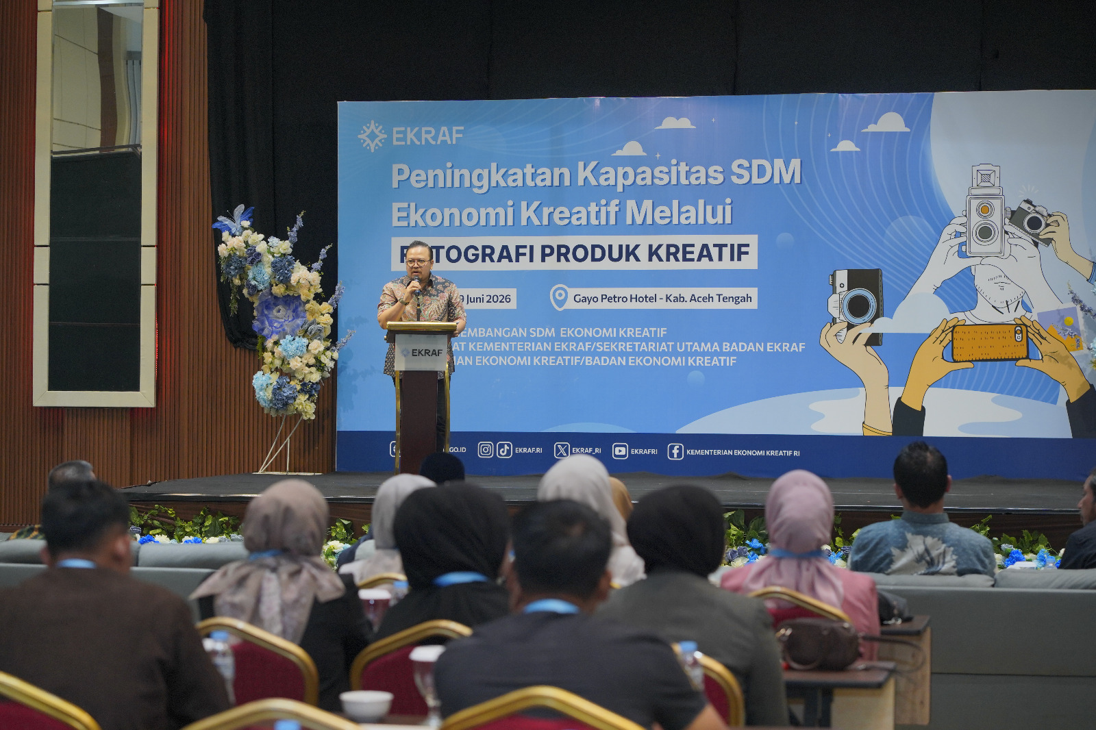 Staf Khusus Menteri Bidang Isu Strategis dan Antar Lembaga, Ryan Firmansyah, saat membuka kegiatan Peningkatan Kapasitas SDM Ekraf “Fotografi Produk Kreatif” yang digelar di Gayo Petro Hotel, Takengon, Aceh Tengah, pada Jumat (19/6/2026).