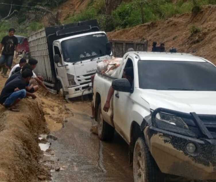 Kondisi tanjakan Atu Singkih yang menjadi akses menuju Desa Serule, Kecamatan Bintang, Kabupaten Aceh Tengah. (Foto: Dok warga)