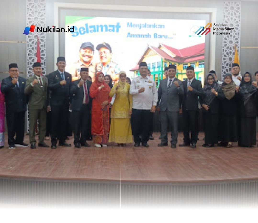 Bupati Aceh Tamiang, Irjen Pol. (Purn.) Drs. Armia Pahmi, M.H., melantik sekaligus mengambil sumpah jabatan terhadap 13 Pejabat Pimpinan Tinggi Pratama (Eselon II) dan 17 Pejabat Fungsional di lingkungan Pemerintah Kabupaten Aceh Tamiang. Prosesi pelantikan berlangsung secara khidmat di Karang Baru, Rabu (1/7/2026). (Foto: For Nukilan)