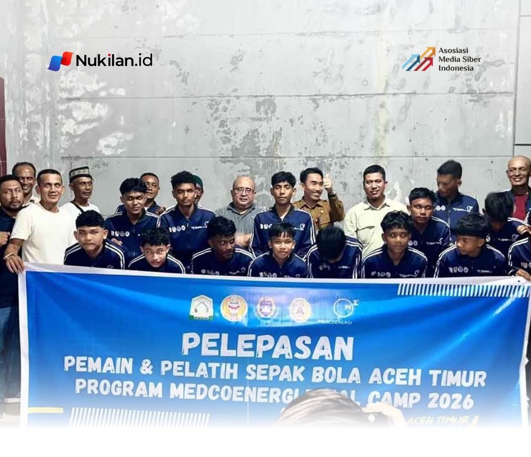 Pesepak bola muda dan pelatih yang dikirim ke Yogyakarta berfoto bersama di ISC Idi, Kabupaten Aceh Timur, Selasa (7/7/2026). (FOTO: IST)