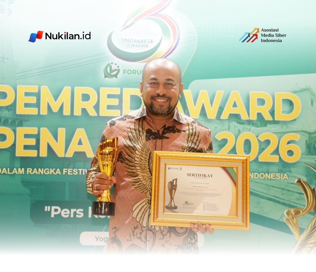 Direktur Utama PT Bank Aceh Syariah, Fadhil Ilyas, menerima Pemred Award 2026 kategori Corporate Leadership – The Best Communication dalam ajang Festival Forum Pimpinan Redaksi Multimedia Indonesia yang berlangsung di Hotel Alana Yogyakarta, Sabtu (18/7/2026). (FOTO: HUMAS BANK ACEH)