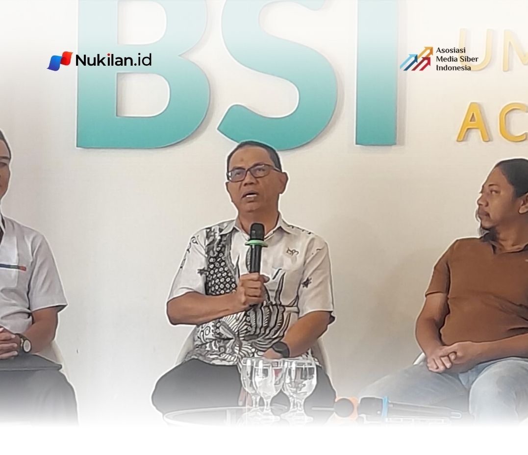 Guru Besar Ekonomi Pembangunan Universitas Syiah Kuala (USK), Prof. Dr. Aliasuddin, saat menjadi narasumber pada Workshop Wartawan bertajuk “Tantangan Besar Sensus Ekonomi 2026” yang digelar Badan Pusat Statistik (BPS) Provinsi Aceh di BSI UMKM Center Aceh, Selasa (21/7/2026). (FOTO: NUKILAN)