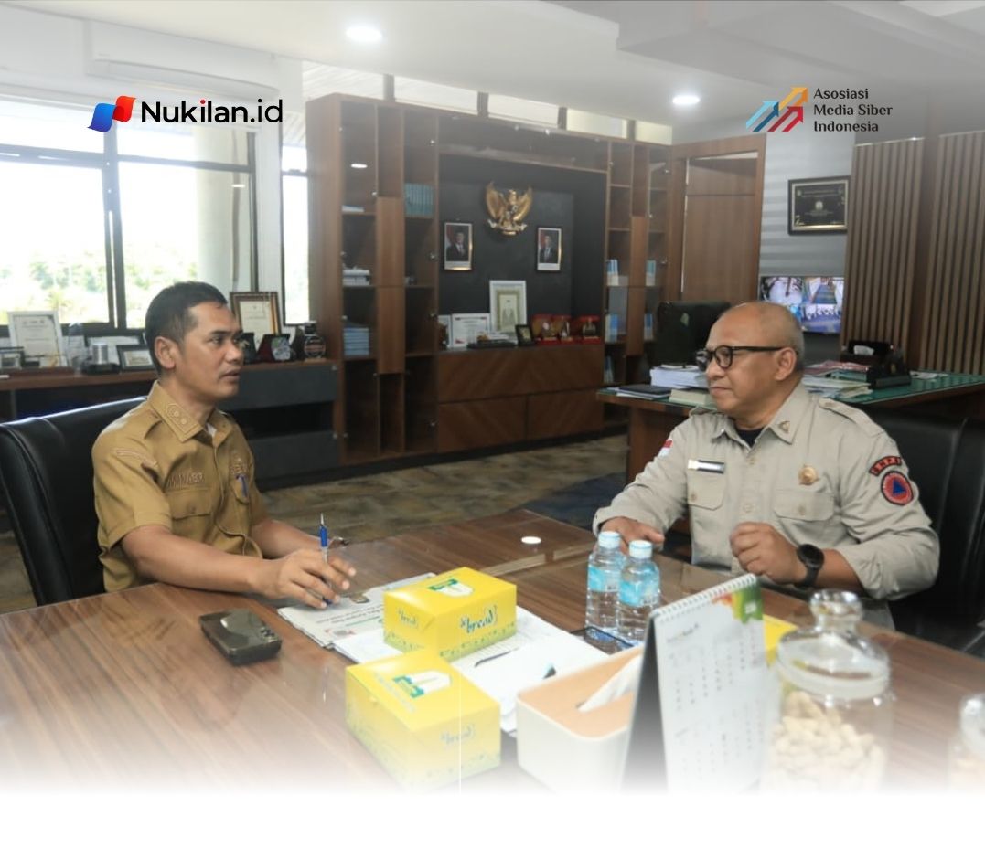 Sekretaris Daerah (Sekda) Aceh, M. Nasir Syamaun, saat menerima Unsur Pengarah Penanggulangan Bencana BNPB, Prof. Dr. Ir. Muhammad Dirhamsyah, di ruang kerja Sekda Aceh, Selasa (28/7/2026). (Foto: For Nukilan)