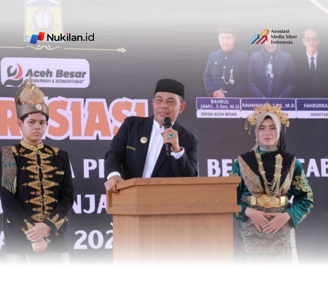 Bupati Aceh Besar, H Muharram Idris menyampaikan sambutan sekaligus menutup acara Lomba dan Pembagian Hadiah Beut Kitab Bak Sikula di SMPN 1 Kecamatan Darul Imarah, Aceh Besar, Kamis (30/07/2026). (FOTO: MC ACEH BESAR)