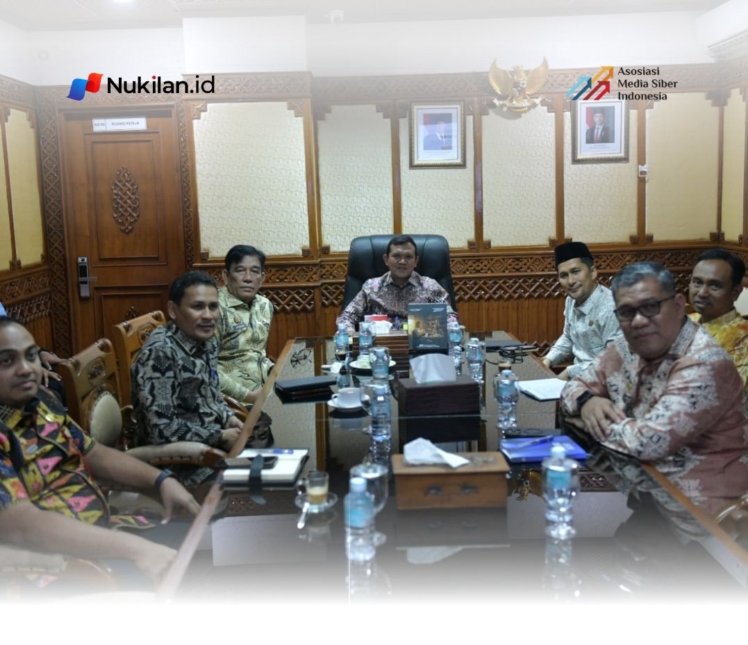 Wakil Gubernur Aceh, Fadhlullah, mengikuti Rapat Dengar Pendapat Umum (RDPU) Komisi II DPR RI bersama pemerintah daerah dari seluruh Indonesia melalui konferensi video dari ruang kerjanya di Banda Aceh, Kamis (30/7/2026). (Foto: For Nukilan)