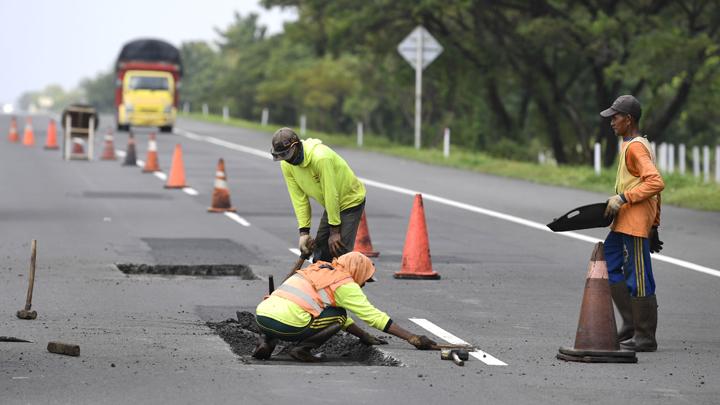 Ilustrasi pemeliharaan jalan. (Foto: Antara)