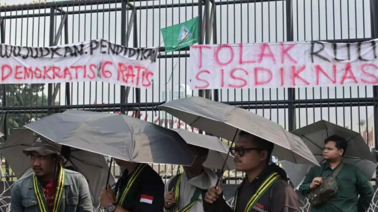 Demo menolak RUU Sisdiknas. (Foto: Antara)