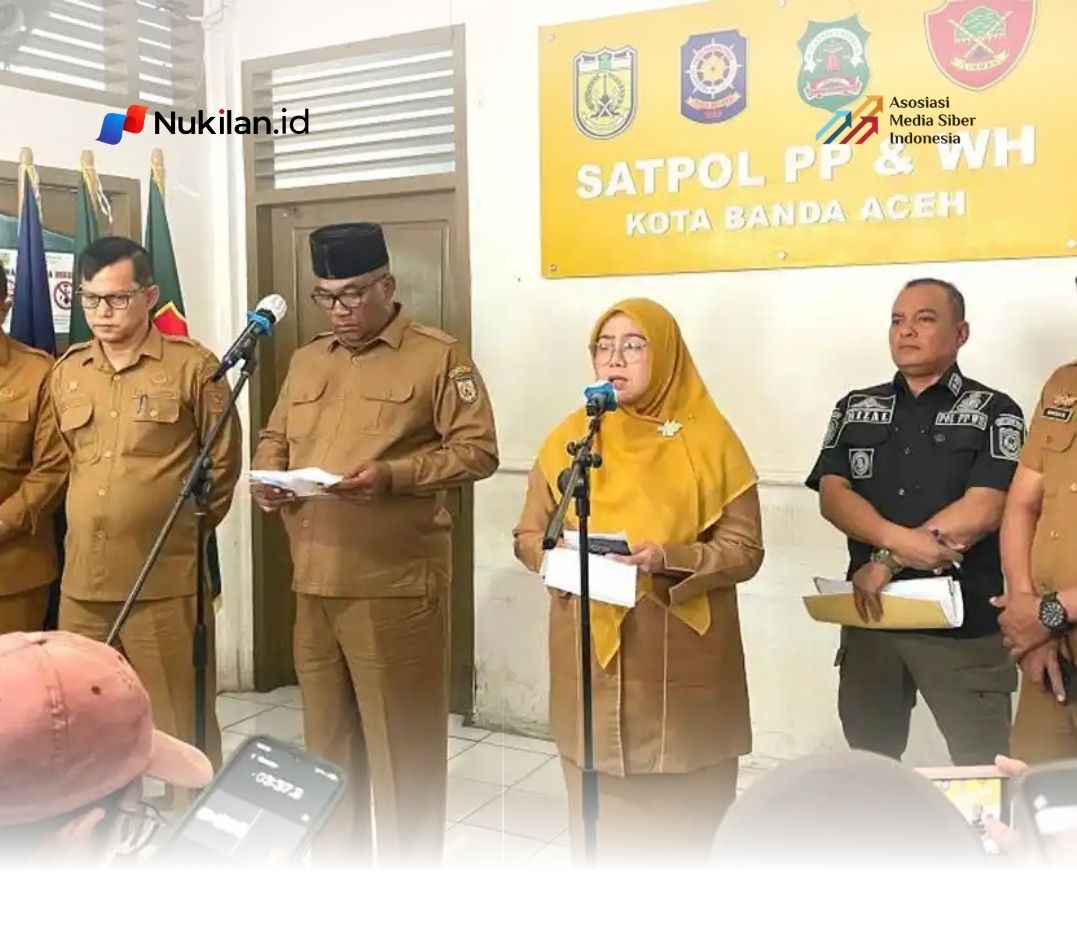 Kepala Badan Kepegawaian dan Pengembangan Sumber Daya Manusia (BKPSDM) Kota Banda Aceh, Emila Sovayana saat konferensi pers di Mako Satpol PP-WH Banda Aceh, Selasa (18/8/2026). (FOTO: SERAMBI)