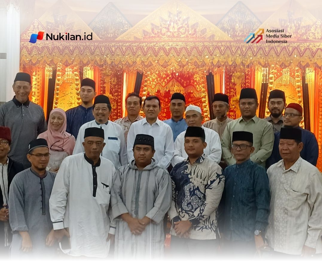 Wakil Gubernur Aceh, Fadhlullah, menyambut jajaran pengurus dan para imam Masjid Raya Baiturrahman Banda Aceh dalam acara silaturahmi dan sarapan pagi bersama yang berlangsung di Aula Rumah Dinas Wakil Gubernur Aceh, Sabtu (1/8/2026). (Foto: For Nukilan)