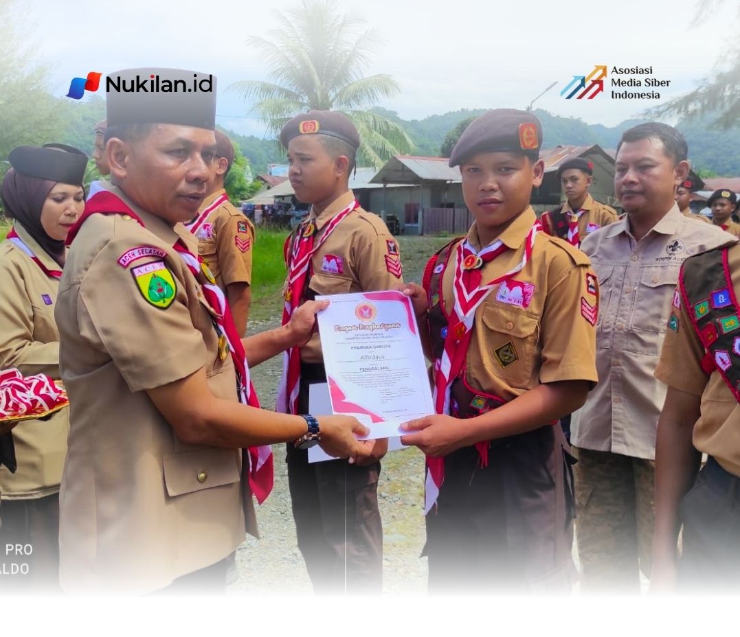 Ketua Gerakan Pramuka Kwartir Cabang (Kwarcab) Aceh Selatan, Cut Bang H. Baital Mukadis, SE, melantik 12 Pramuka Garuda tingkat Penggalang dari berbagai Kwartir Ranting di Kabupaten Aceh Selatan. Prosesi pelantikan berlangsung di Bumi Perkemahan Pawang Naga, Tapaktuan, Minggu (2/8/2026). (Foto: Pramuka.id)