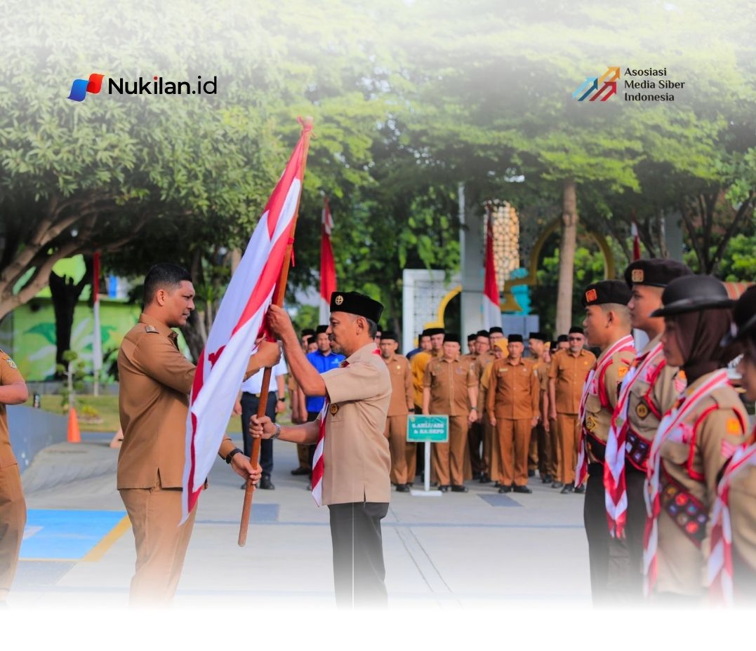 Wakil Wali Kota Banda Aceh Afdhal Khalilullah memimpin Apel Gabungan Aparatur Sipil Negara (ASN) yang dirangkaikan dengan peringatan Hari Anak Nasional ke-42 serta pelepasan Kontingen Kwartir Cabang (Kwarcab) Gerakan Pramuka Kota Banda Aceh menuju Jambore Nasional XII. Kegiatan berlangsung di Halaman Balai Kota Banda Aceh, Senin (3/8/2026). (Foto: Humas BNA)